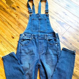 Like new Free People skinny leg stretch overalls